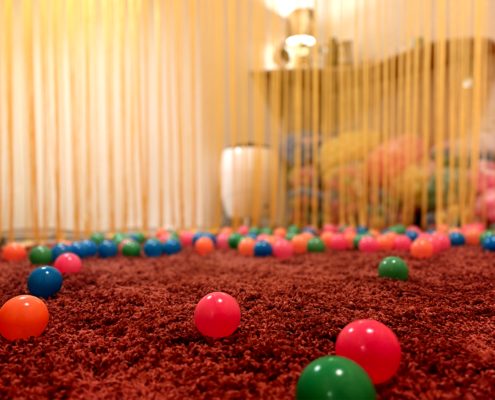 Playbound Kreativa Rummet - Bollhav och mjuk matta Playbound Kreativa Rummet - Bollhav och mjuk matta